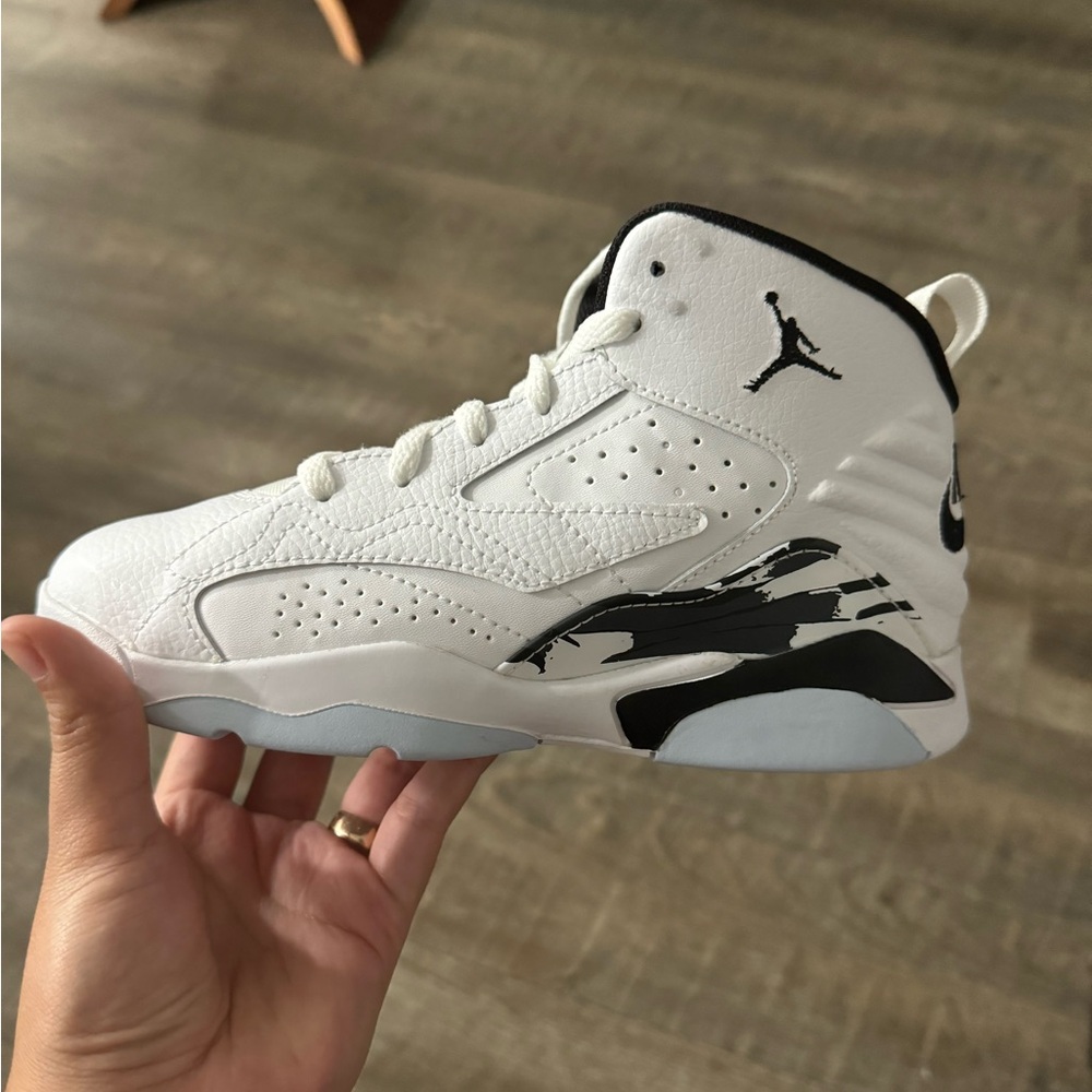 Jordan shoes , size 2y for boys new